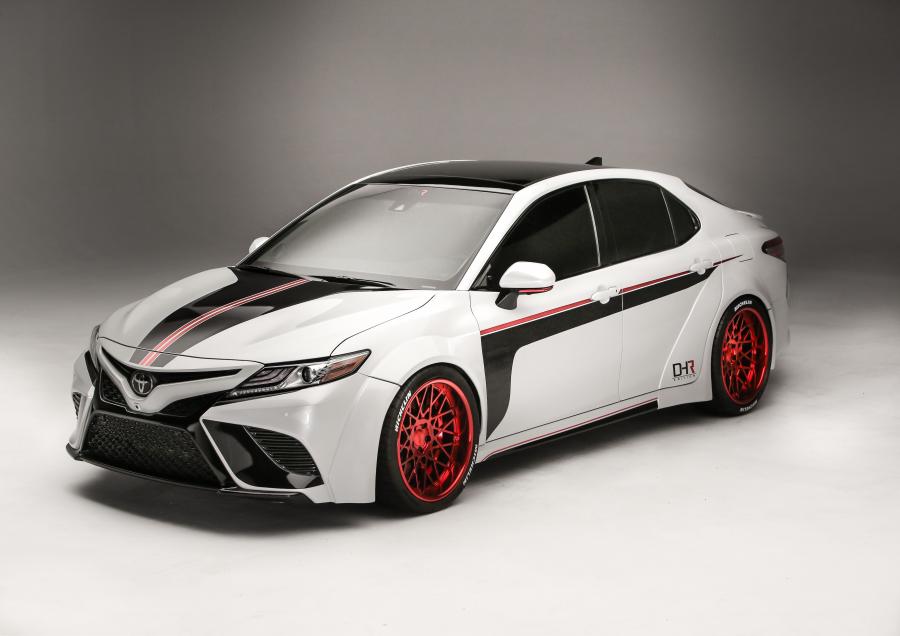  Toyota Camry by Denny Hamlin 2017 года  (фото 1 из 11)